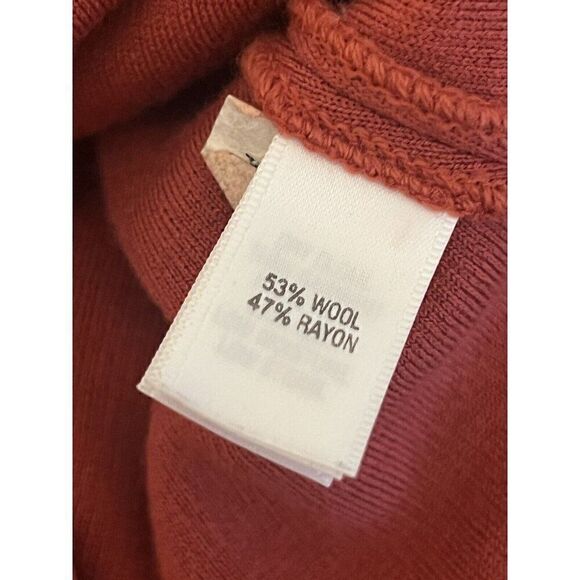 St. John Womens M Wool rayon blend Top Knit.       P - Picture 9 of 9